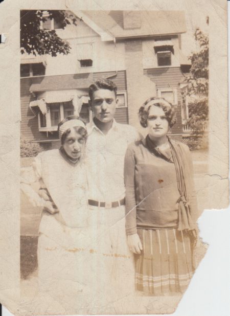 1929 Mother Sara and Cousins