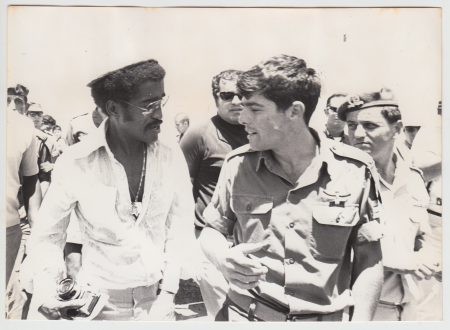 Sammy Davis Visits Soldiers, 1969.07.00